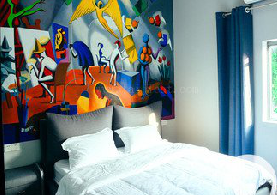 金堂对于酒店的墙体彩绘而言更注重哪些方面？